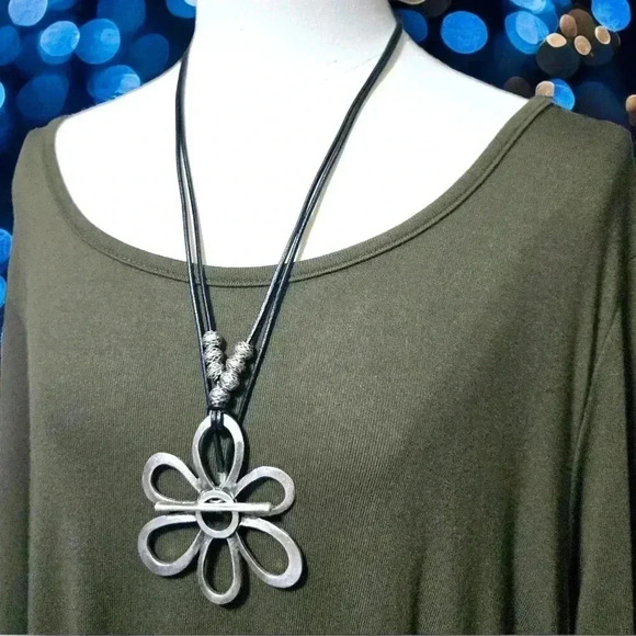 ποΈTurkish Handmade Flower Pendant Necklace Antique Silver Zamak & Leather πΈ - Picture 9 of 13